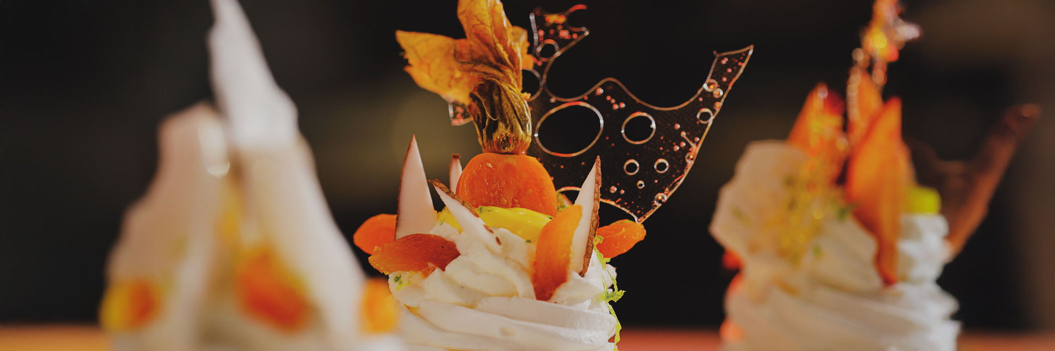 Ricetta Maia per realizzare una mini Pavlova con frutta fresca di stagione