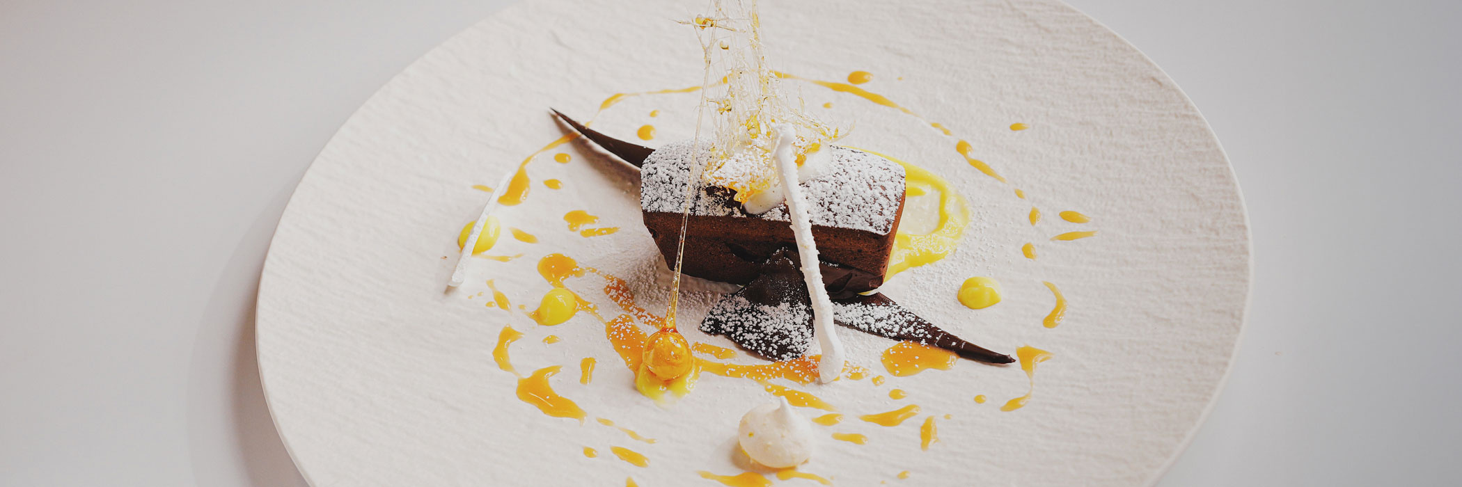Maia - ricetta per realizzare un tortino al cioccolato fondente e nocciola con caramello