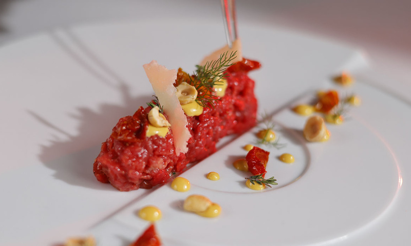 Maia - ricetta per realizzare una Tartare di manzo con maionese alla nocciola